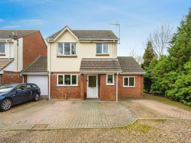 House for sale in Luton