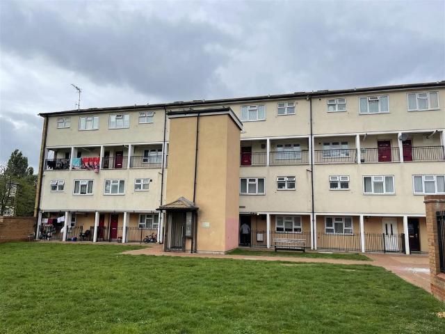 Apartment for rent in London Borough of Ealing, Greenford
