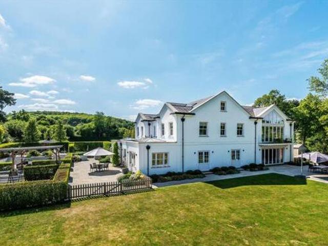 House for sale in Shalford, Guildford