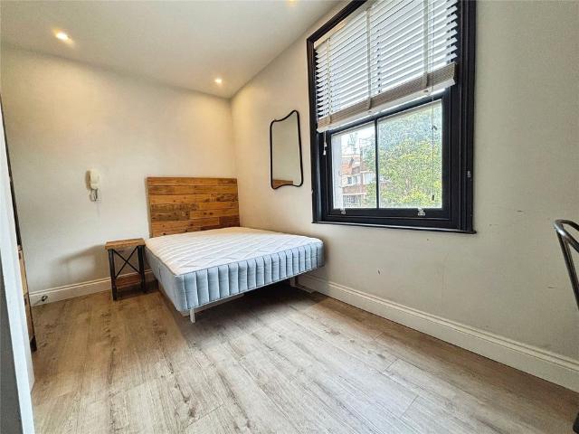 Apartment for rent in Silchester Estate, Greater London