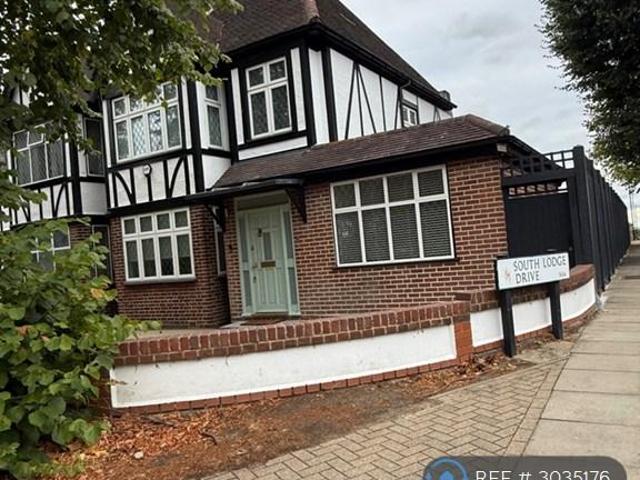 House for rent in Cockfosters, Greater London