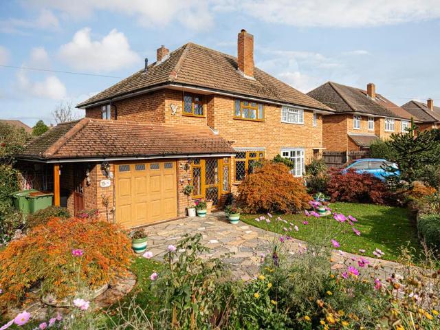House for rent in Pachesham Park, Surrey