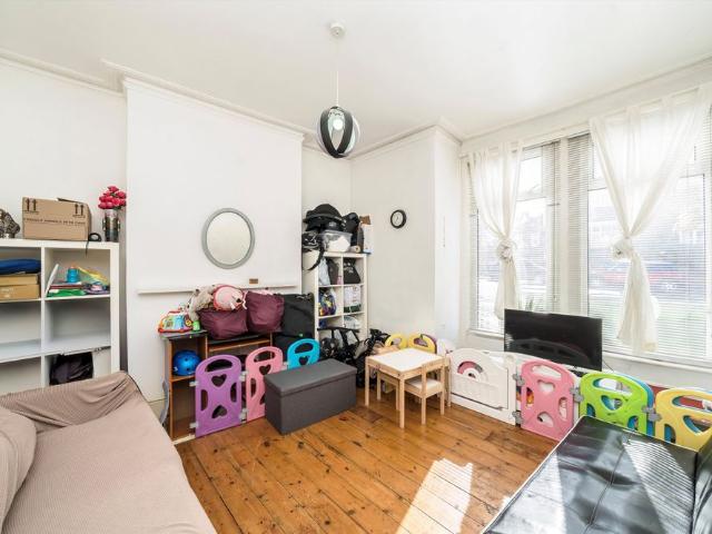 House for rent in Charlton, Greater London