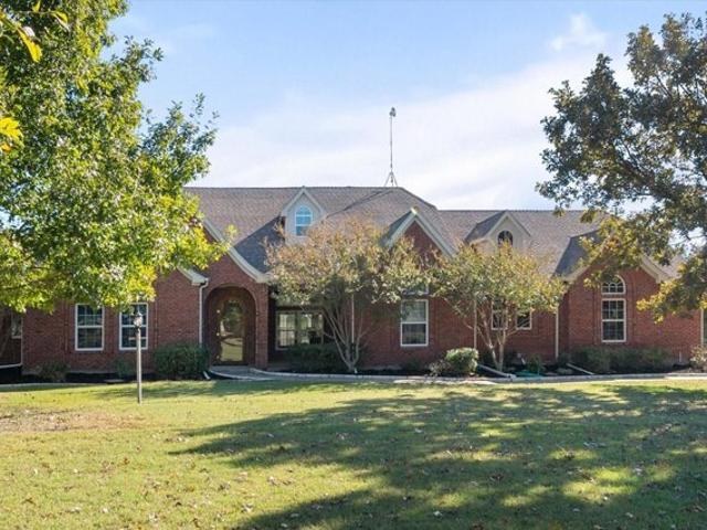 House for sale in Venus, Texas