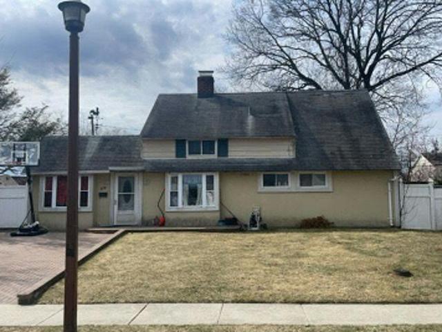 House for sale in Levittown Section 11, Levittown