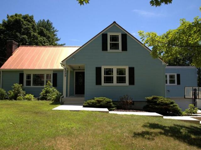 House for sale in Suffield