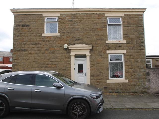 House for rent in Oakenshaw, Backburn
