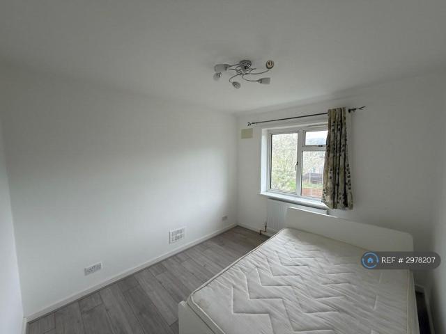 House for rent in Kenton, Greater London