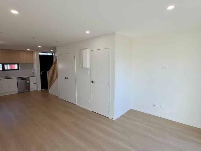 Townhouse for rent in Owhata, Oroua County