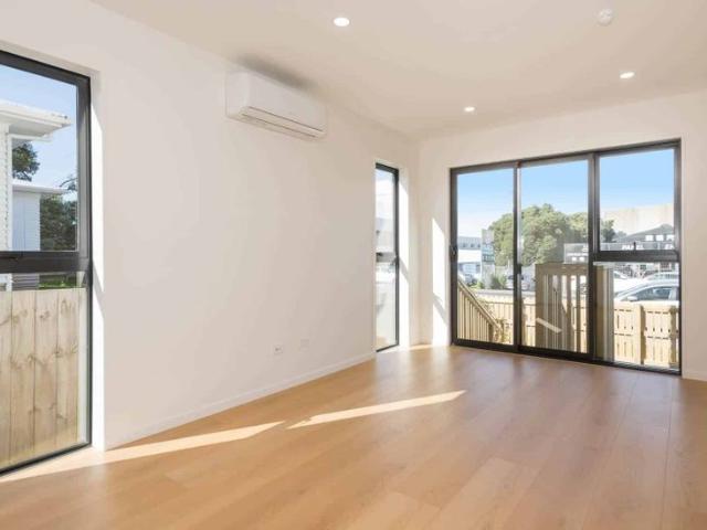 Townhouse for rent in Wairau Valley