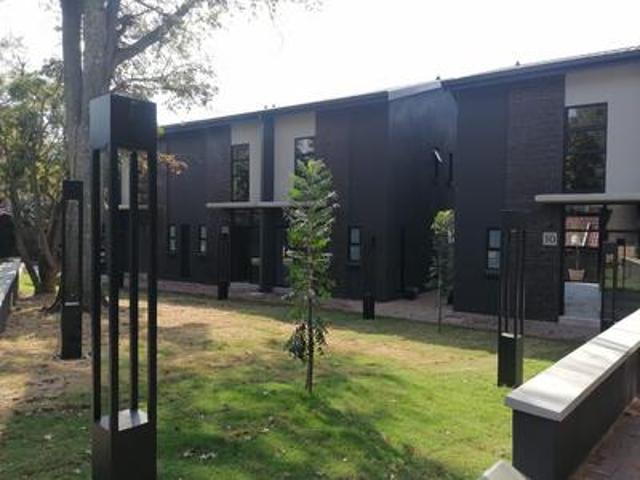 Townhouse for rent in Waterkloof, Gauteng