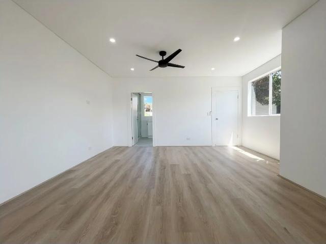 Apartment for rent in Lake Heights, Wollongong City Council