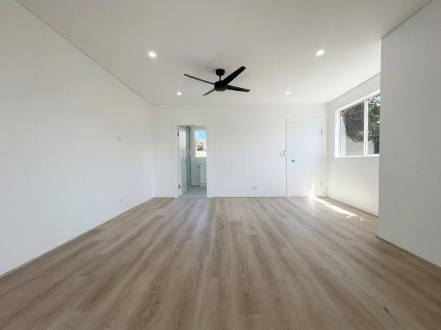 Apartment for rent in Lake Heights, Wollongong City Council