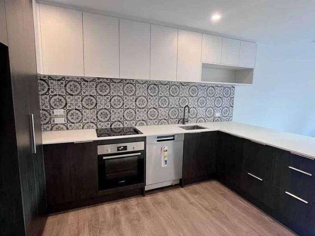 Townhouse for rent in Chaslands, Canterbury