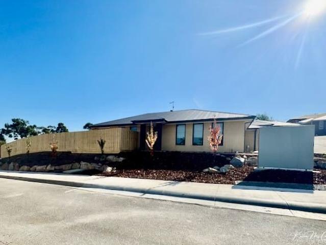 Cottage for sale in Camerons Creek, Victoria