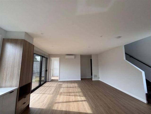 Townhouse for rent in Springvale, Melbourne