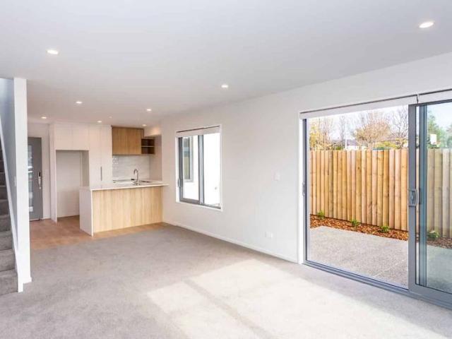 Townhouse for rent in Addington, Canterbury