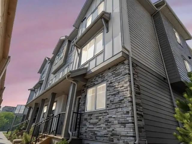 Townhouse for rent in Springbank Hill, Calgary