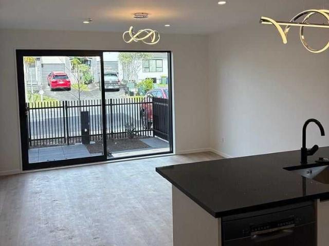 Townhouse for rent in Schnapper Rock, Upper Harbour