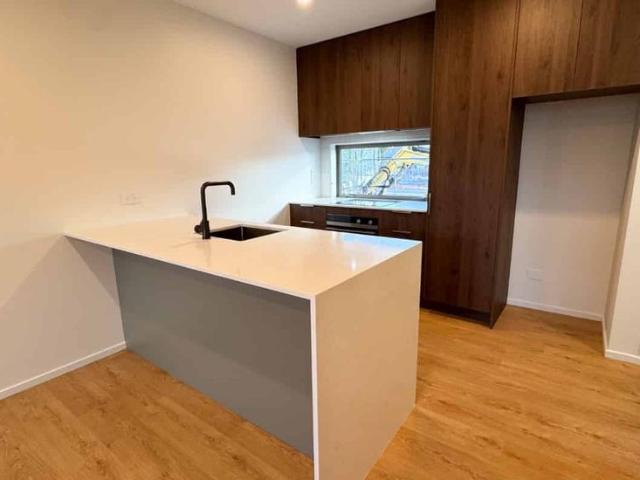 Townhouse for rent in Saint Albans, Canterbury