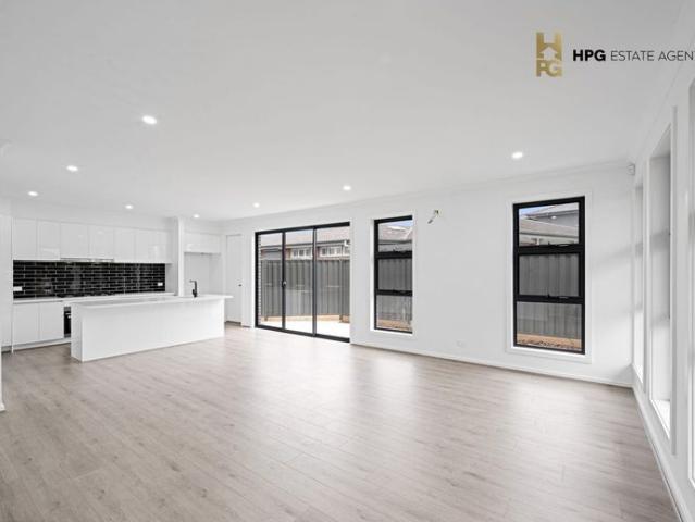 Townhouse for rent in Gladstone Park, Melbourne