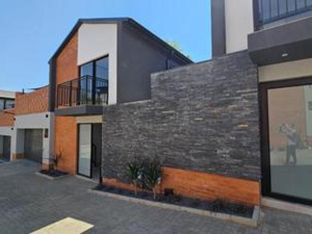 Townhouse for rent in Rivonia, Sandton