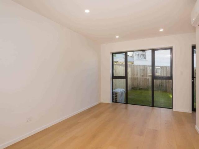 Townhouse for rent in Wairau Valley