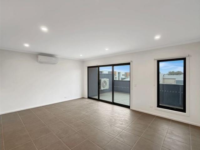 Townhouse for rent in Camerons Creek, Victoria