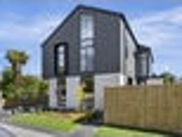 Townhouse for sale in Chaslands, Canterbury