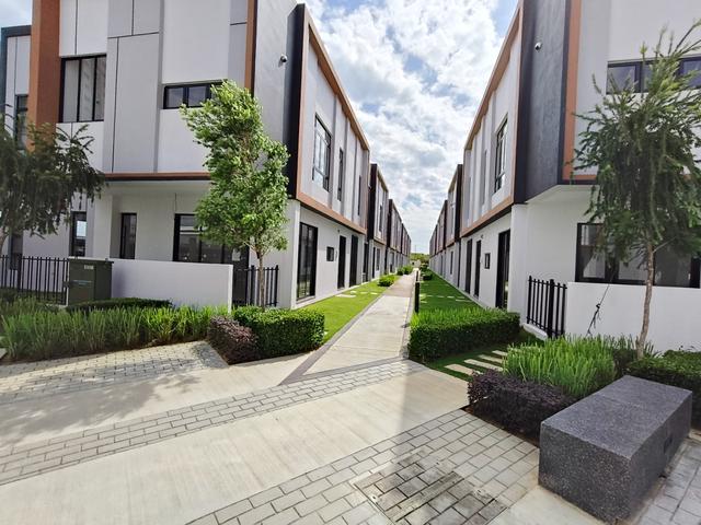 Townhouse for rent in Selangor