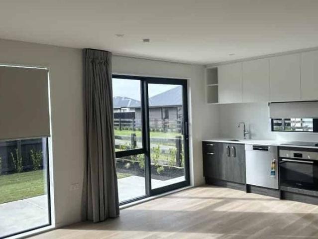 Townhouse for rent in Rolleston, Canterbury