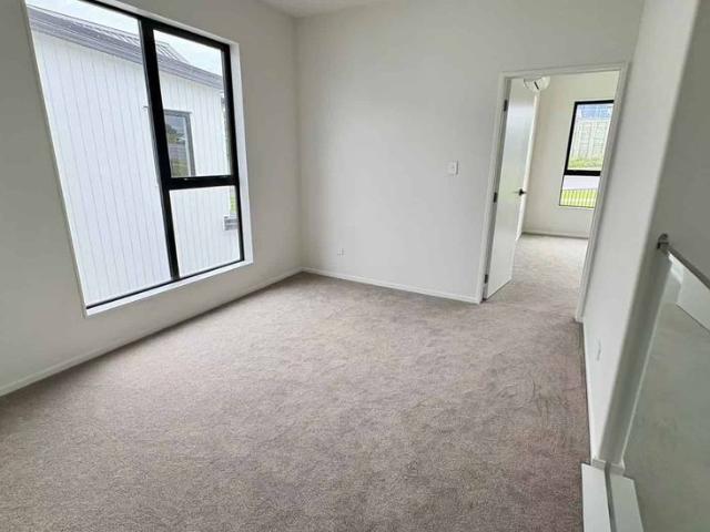 Townhouse for rent in Wairau Valley