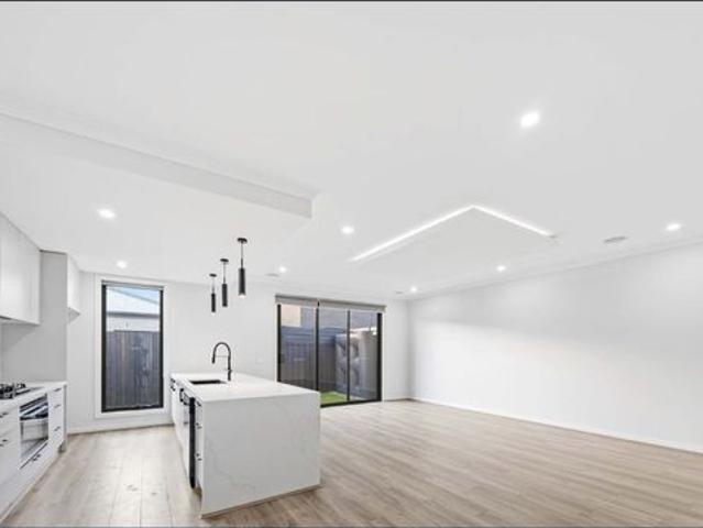 House for rent in Bonnie Brook, Melbourne