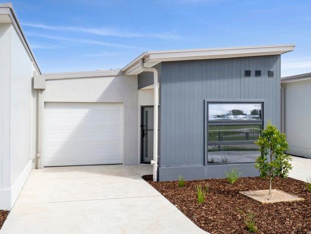 Townhouse for rent in Rosewall, Geelong