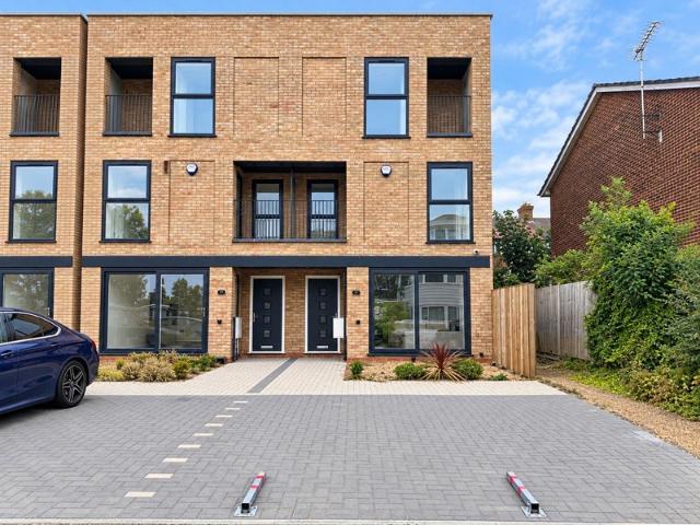 House for rent in Oakwood, Greater London