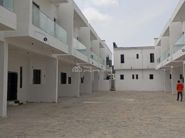 Detached house for sale in Lekki, Lagos