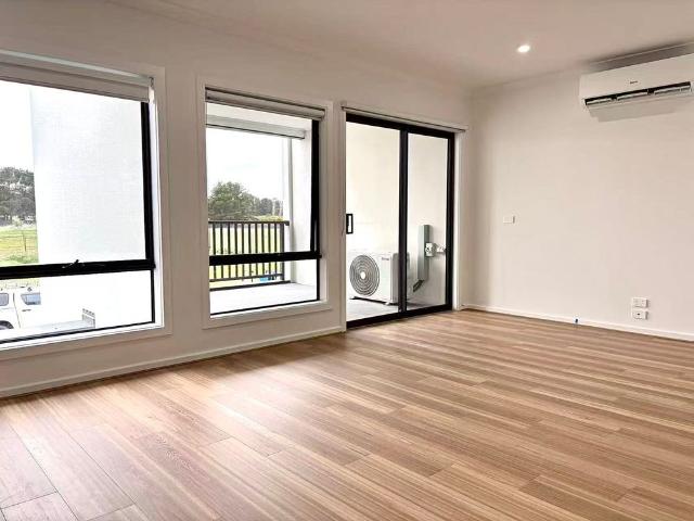 Apartment for rent in Creekside, Melbourne