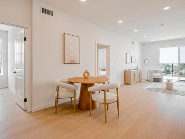 Room for rent in Canoga Park, California