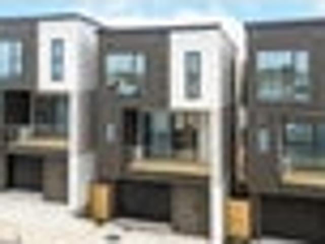 Townhouse for sale in Kelston