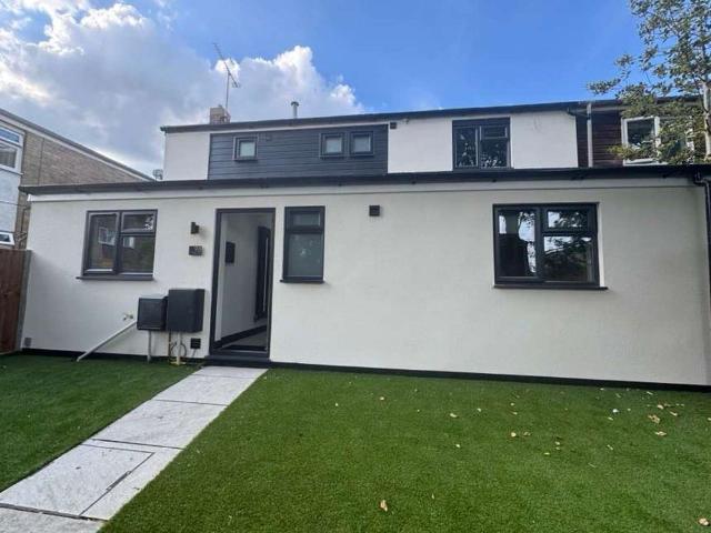 Room for rent in Pin Green Industrial Area, Shephall