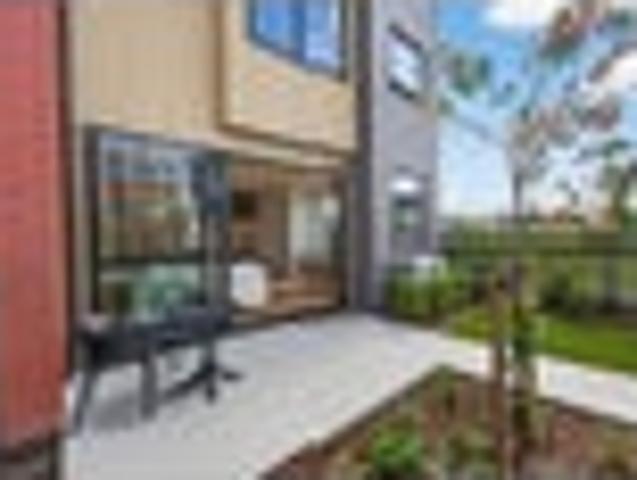 Townhouse for sale in Paremoremo