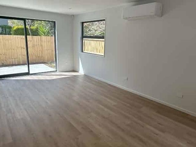 Townhouse for rent in Heathcote, Canterbury