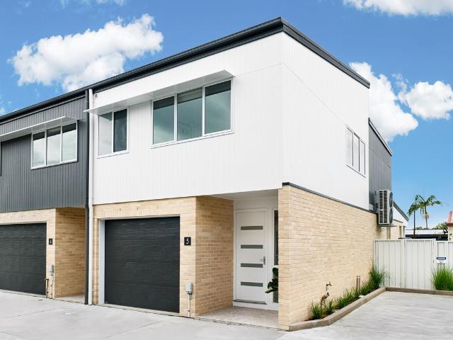 Townhouse for sale in Ambergate, New South Wales