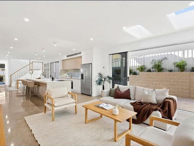 House for rent in Wollongong West, New South Wales