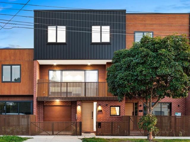 Townhouse for sale in Sunshine, Melbourne