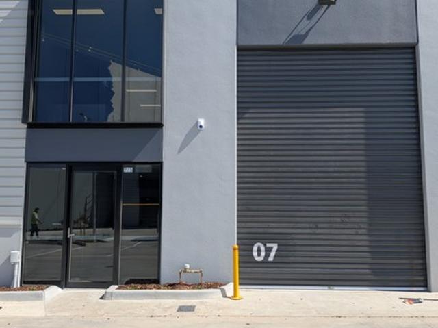 Warehouse for rent in St Albans, Melbourne