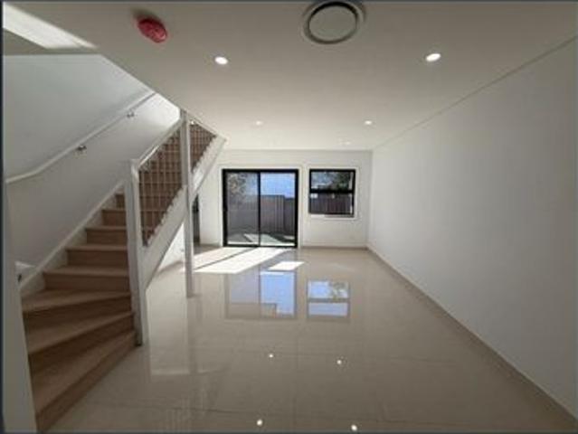 Townhouse for rent in Sydney, New South Wales