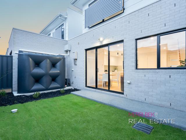 Townhouse for sale in Camerons Creek, Victoria