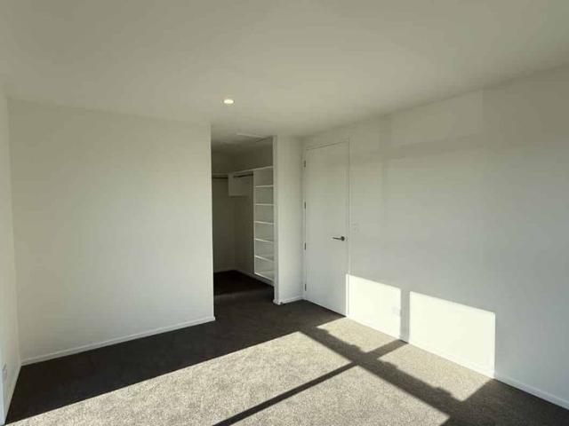 Townhouse for rent in Edgeware, Canterbury