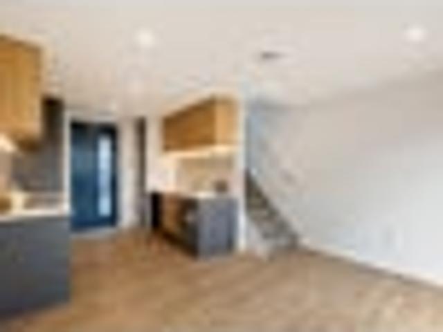 Townhouse for sale in Chaslands, Canterbury